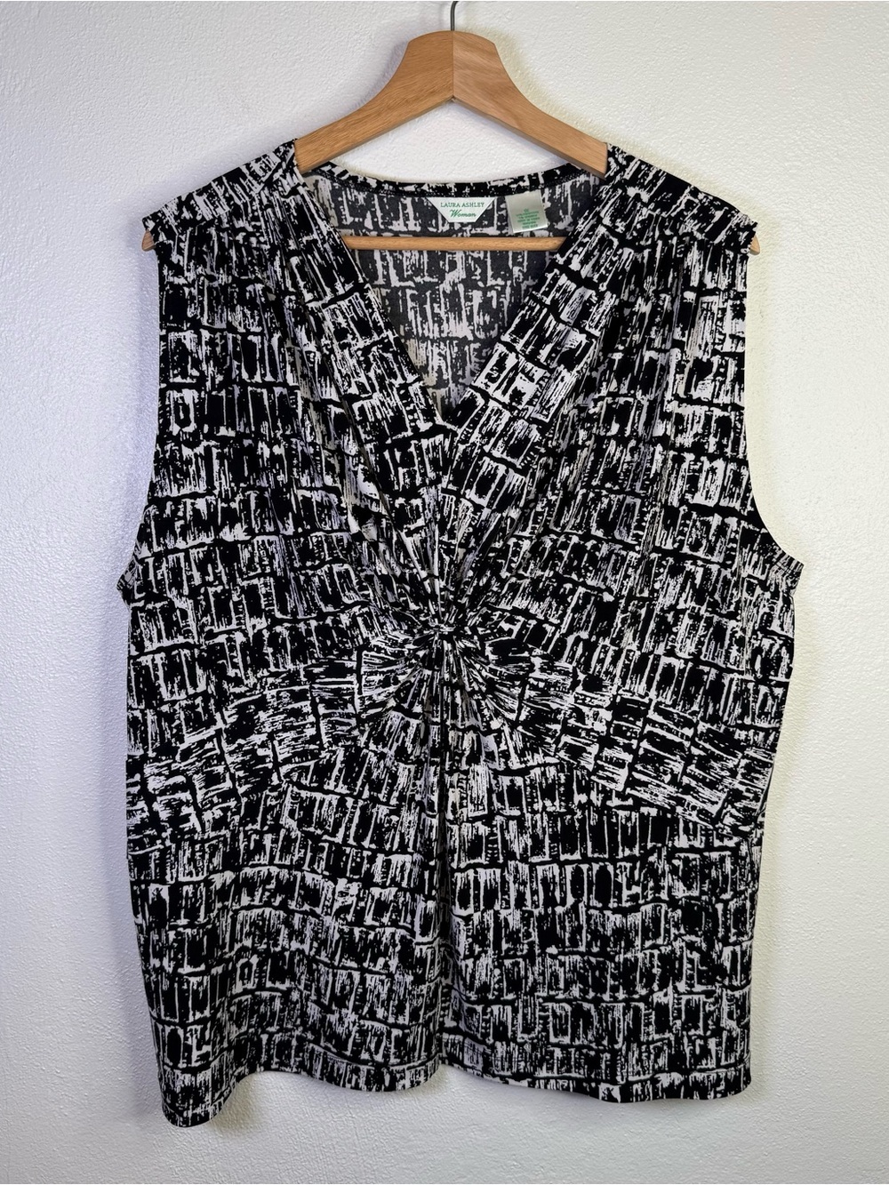 Laura Ashley Sleeveless Bold Black & White Geometric Print Blouse Womens Size 1X